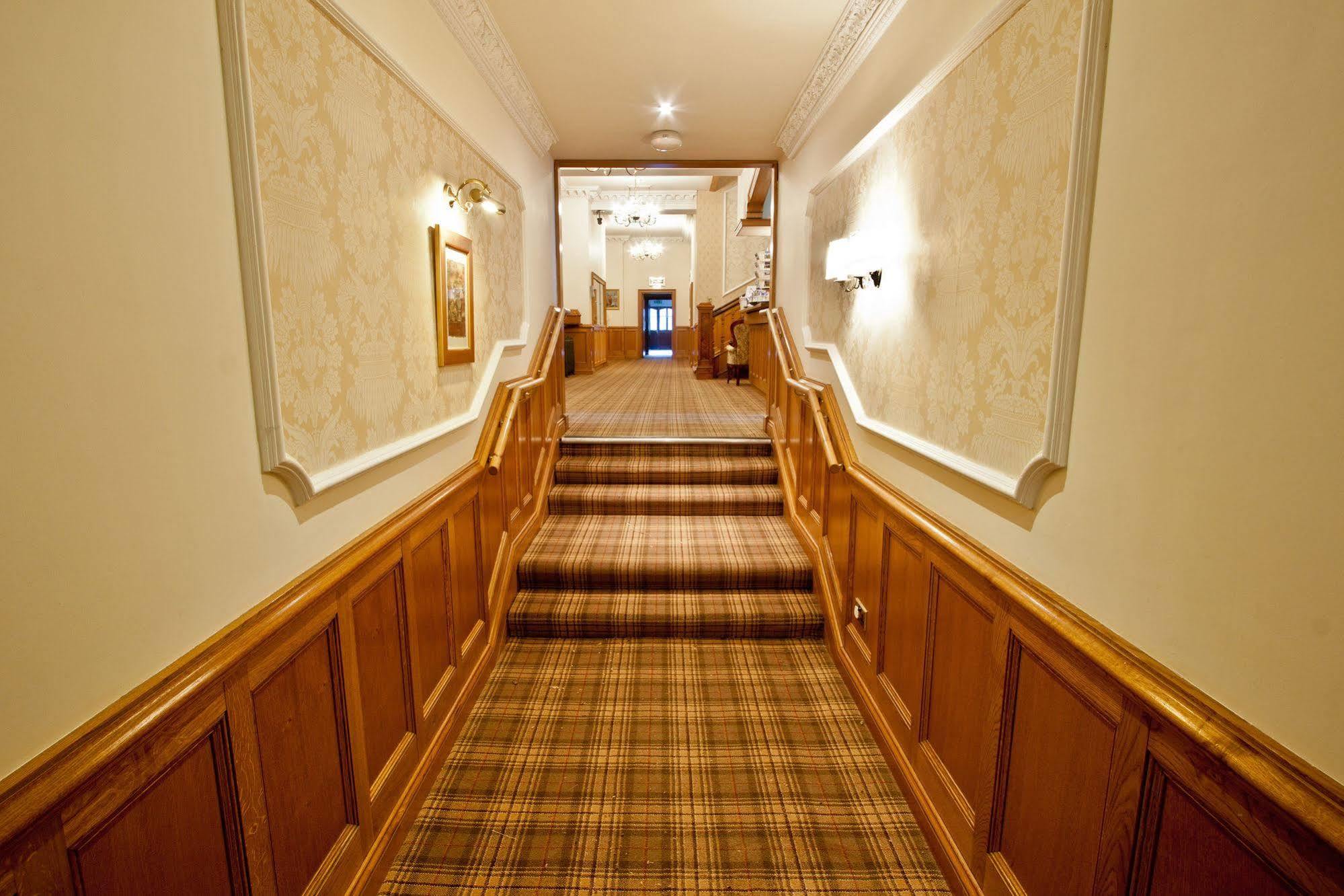 Duke Of Gordon Hotel Kingussie Exterior photo